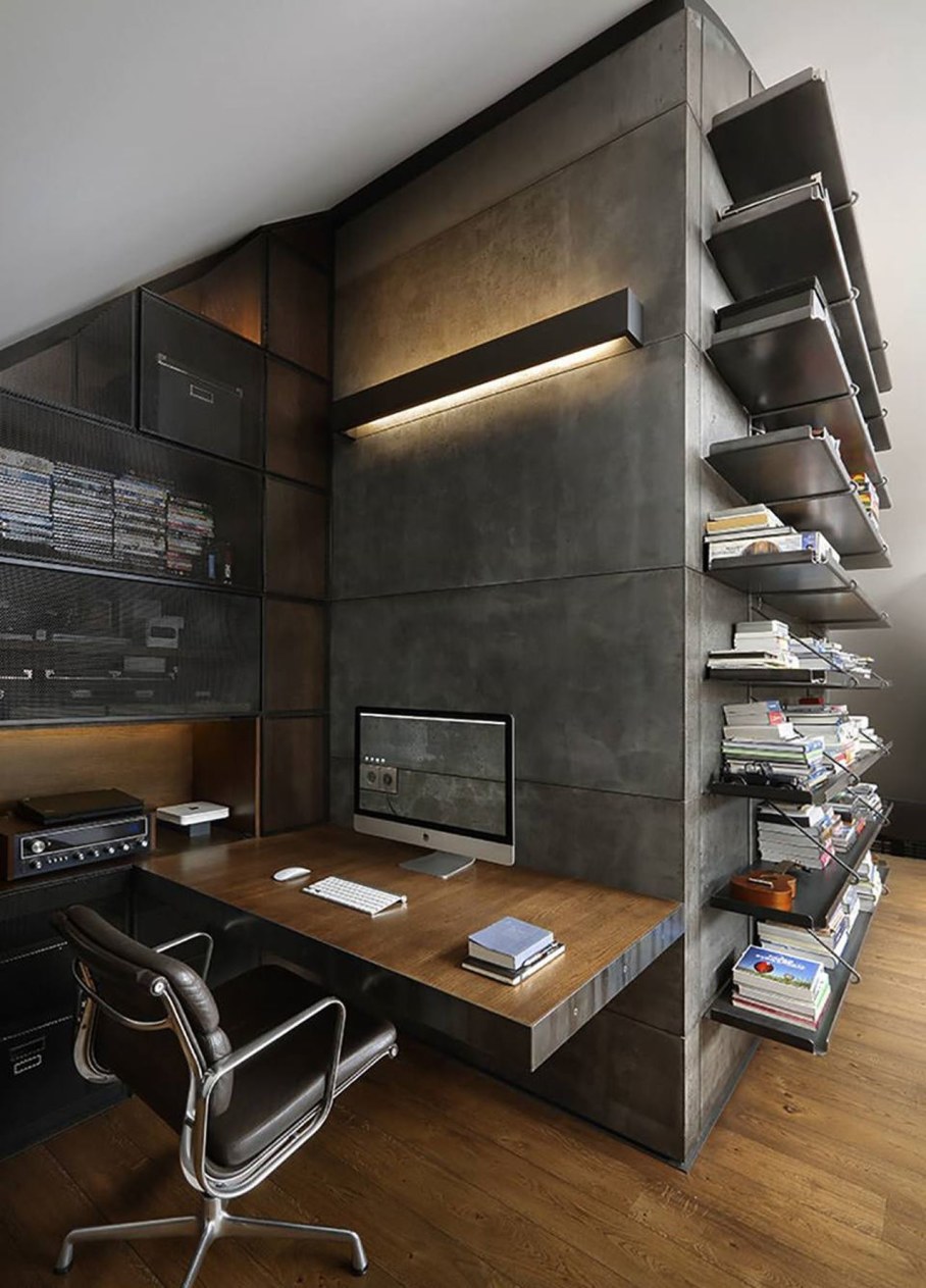 Attic Apartment - Workplace