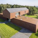 CantileveredLiving GardenHouseinPoland