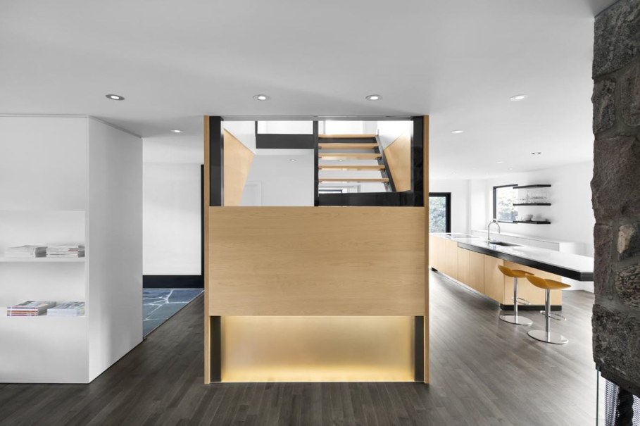 Stylish country house near Montreal - Dining room and the Staircase