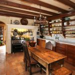Country StyledKitchen:SpecialAspectsofDecoration