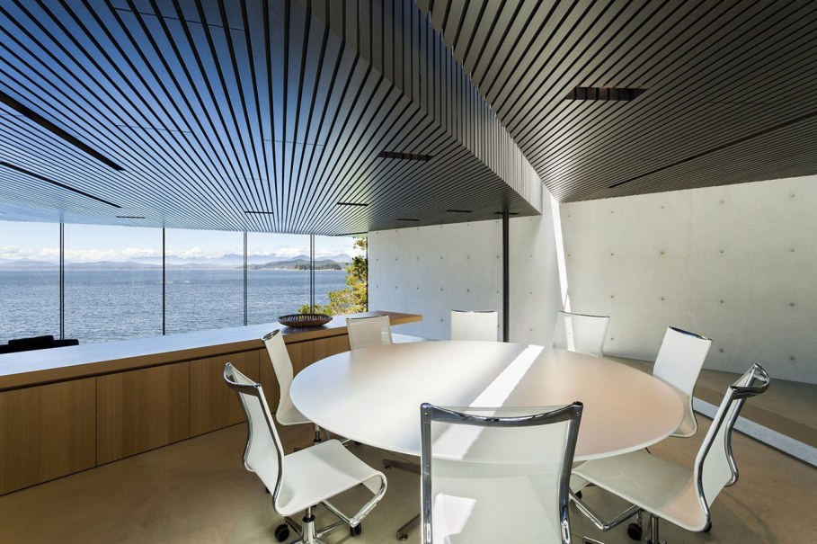 Tula House - Dining table