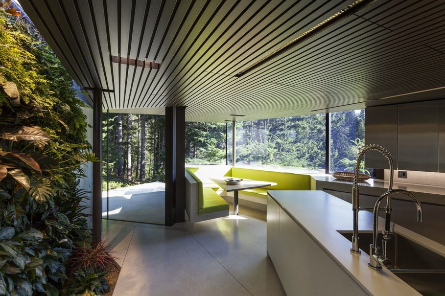 Tula House - Kitchen and dining room