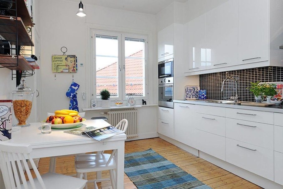 Apartment With Light And Colourful Interior - Kitchen