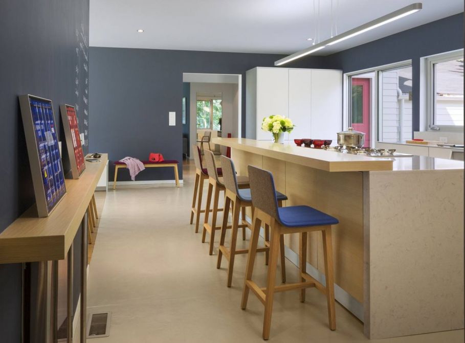Colonial house from Fougeron Architecture studio - Kitchen island