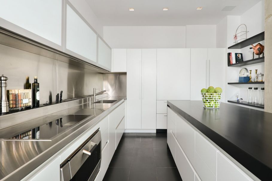 Penthouse Hi-Rise with panoramic view of Chicago - Kitchen