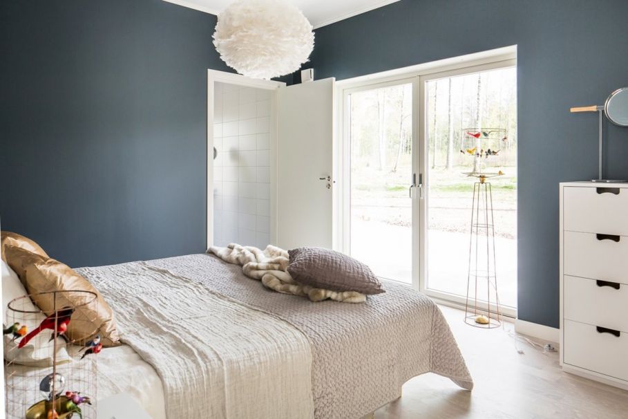 Red House in Swedish style by Thomas Sandell - Bedroom