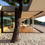 The shining “Plane House” residence on the Greek island