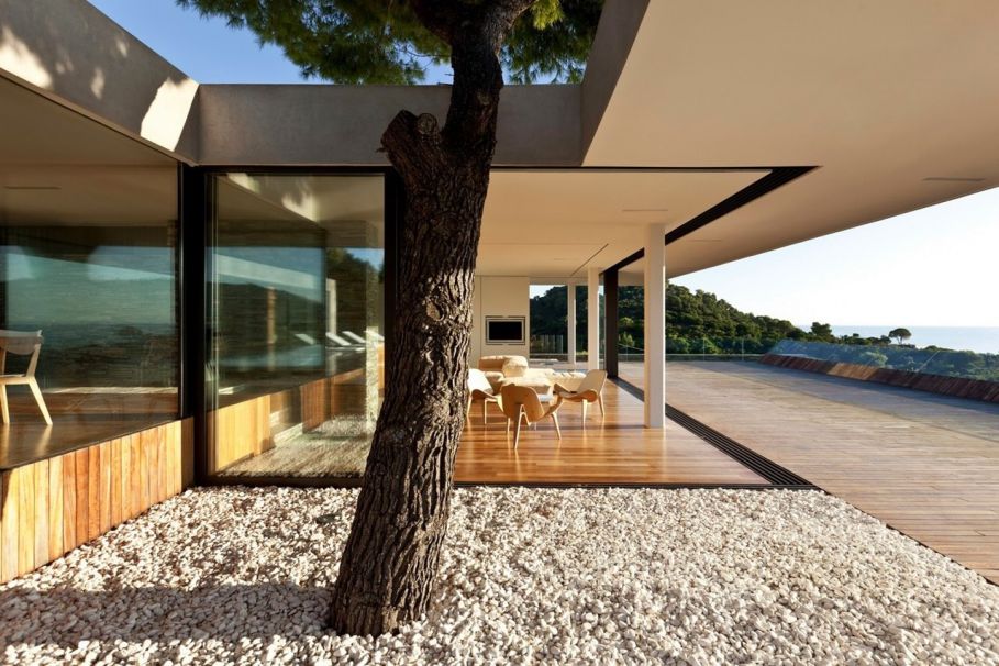 The shining Plane House residence on the Greek island - outdoor terrace 3