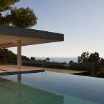 The shining “Plane House” residence on the Greek island