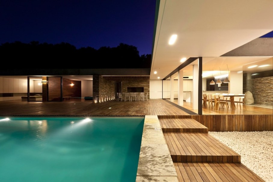 The shining Plane House residence on the Greek island - swimming pool and terrace