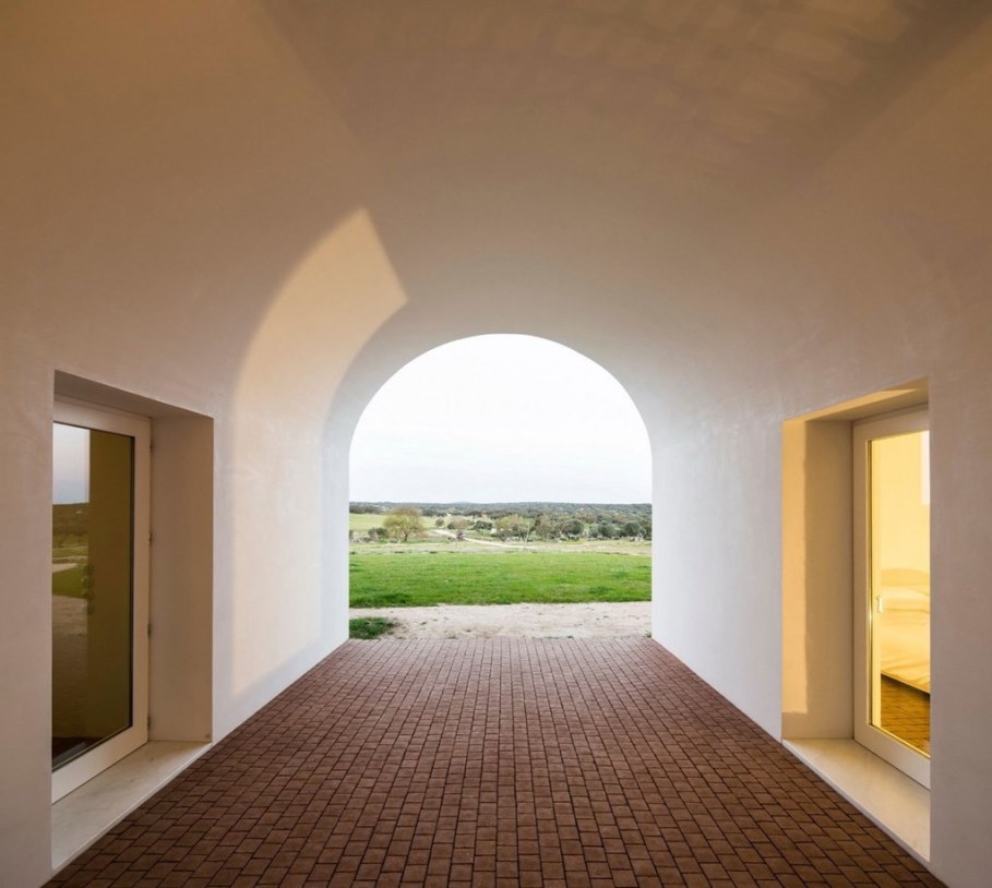 Casa No Tempo private house - white and tincture of brown