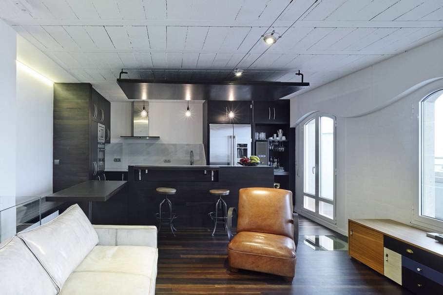 Duplex apartment by Ameneiros Rey HH Arquitectos in Spain 4