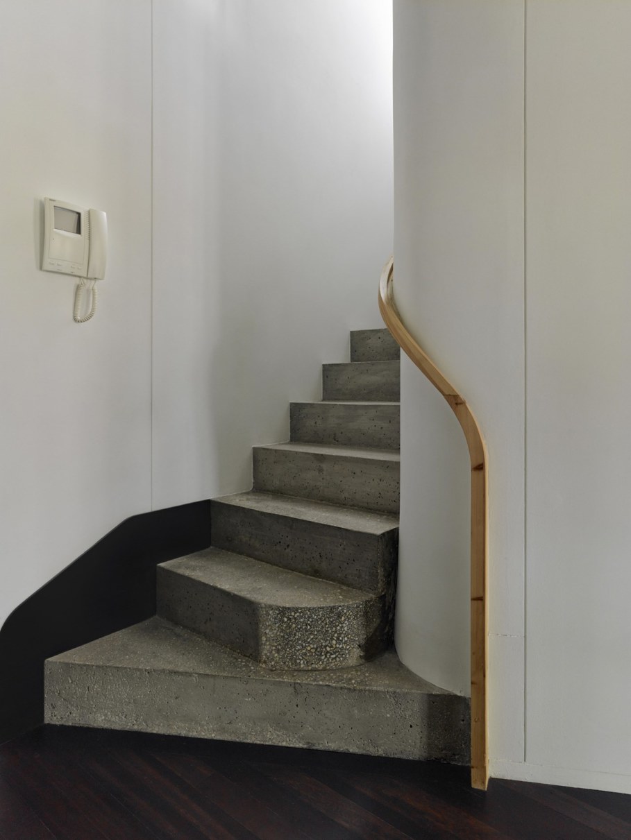 Duplex apartment by Ameneiros Rey HH Arquitectos in Spain 6