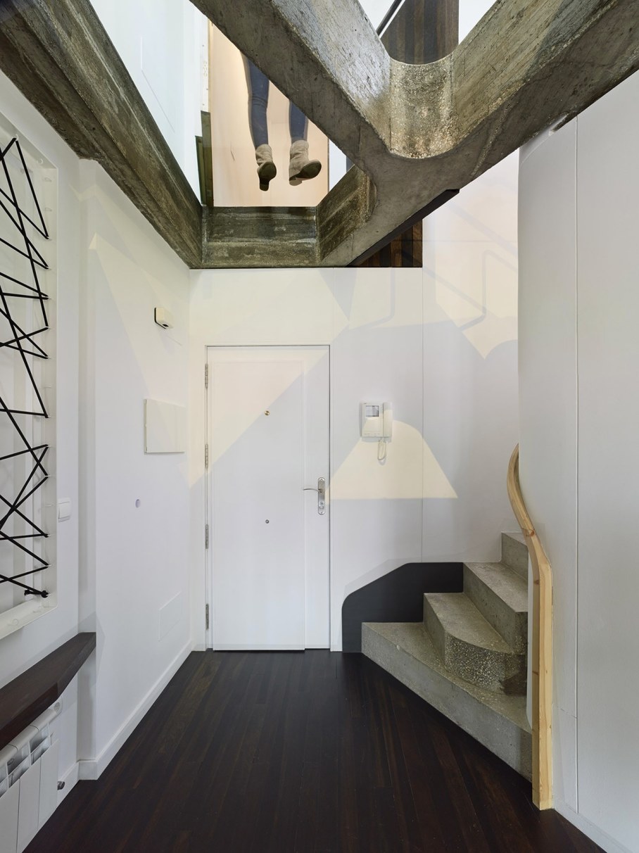 Duplex apartment by Ameneiros Rey HH Arquitectos in Spain 7