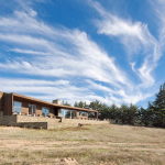 Plinth house by Land Arquitectos in Chile