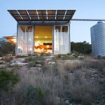 Rest House Mod Cott On The Lake`s Bank in Texas From Mell Lawrence Architects