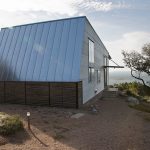 Rest House Mod Cott On The Lake`s Bank in Texas From Mell Lawrence Architects