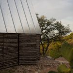 Rest House Mod Cott On The Lake`s Bank in Texas From Mell Lawrence Architects