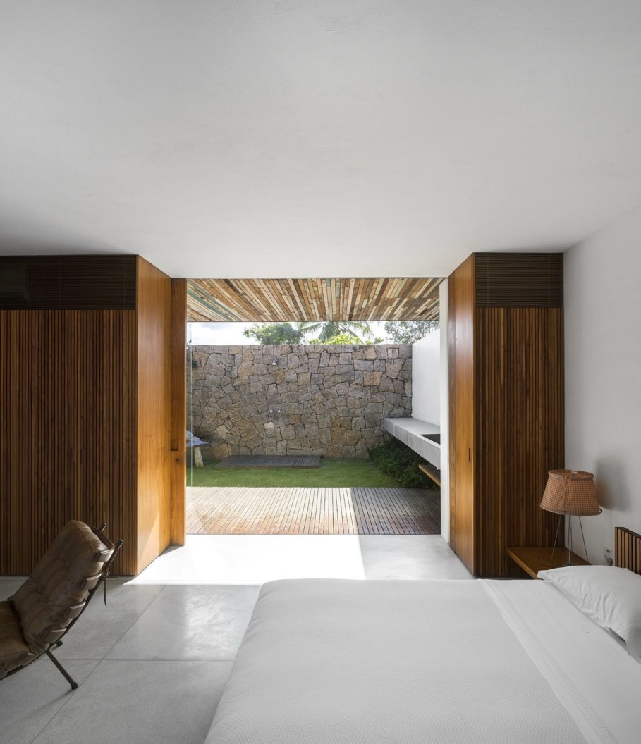 The residence in tropical style in Brazil - Bedroom