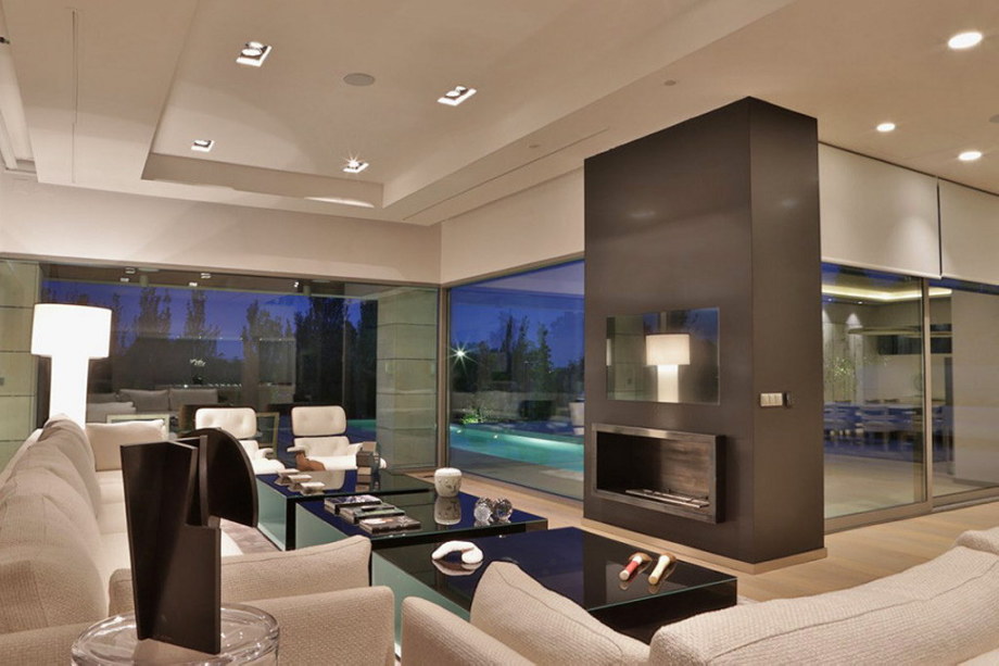 The modern five bedroom house in Madrid 15