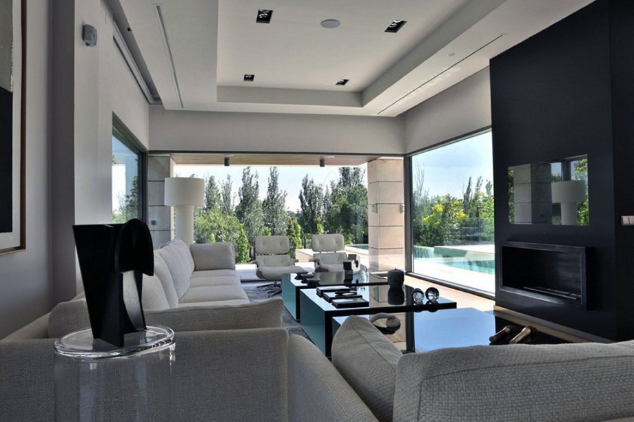 The modern five bedroom house in Madrid 6