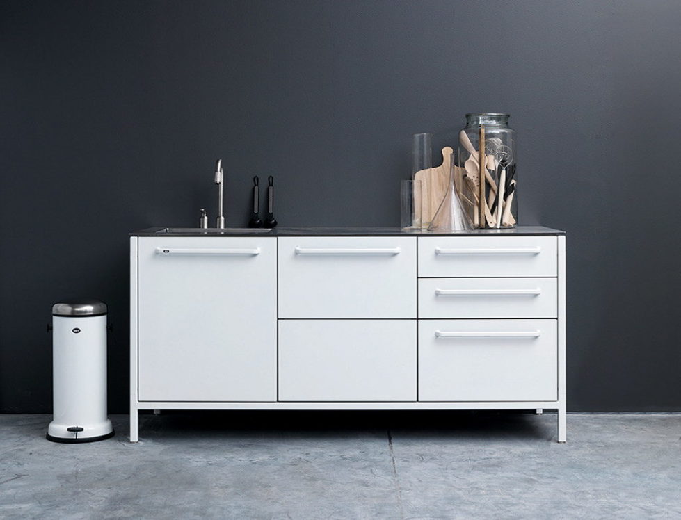 The practical kitchen of stainless steel from Vipp 11