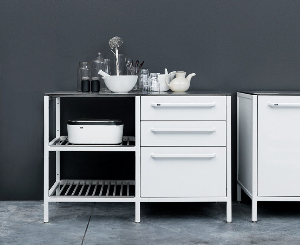 The practical kitchen of stainless steel from Vipp 13
