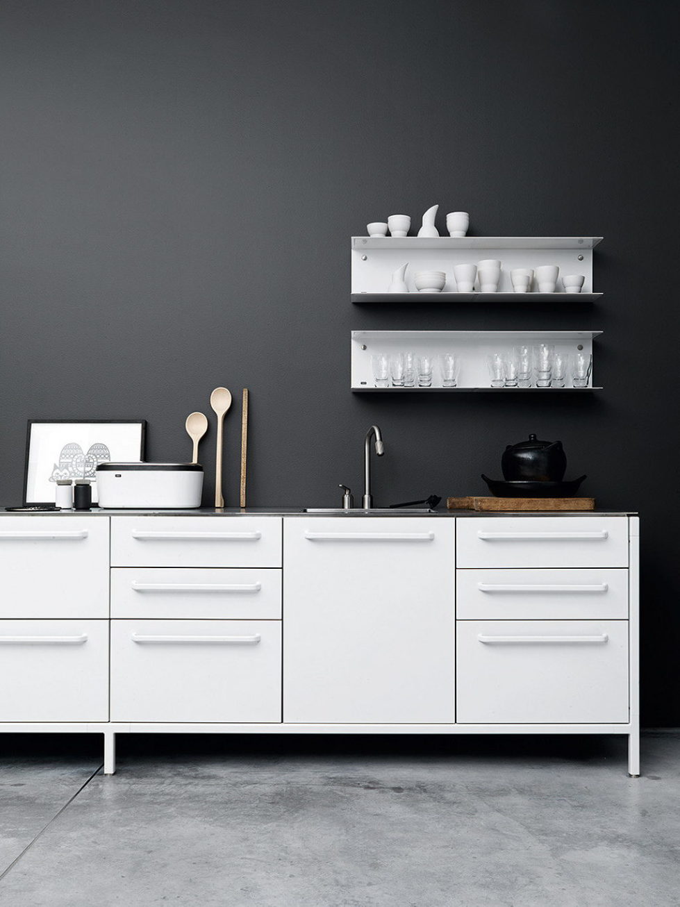 The practical kitchen of stainless steel from Vipp 14