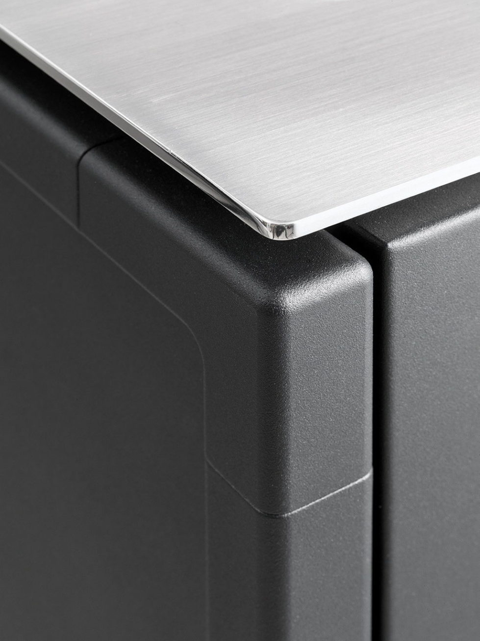 The practical kitchen of stainless steel from Vipp 6