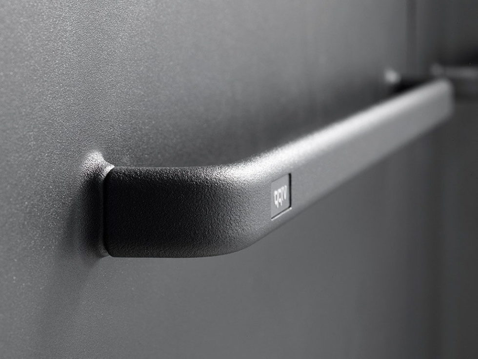The practical kitchen of stainless steel from Vipp 8