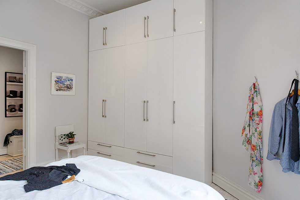 The modern design of the old apartment in Sweden 17