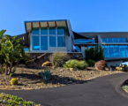 Theexcellentglasshousefor$.millioninMalibu,USA