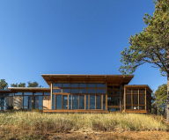 The house on the shore of the Atlantic Ocean by the Hammer Architects