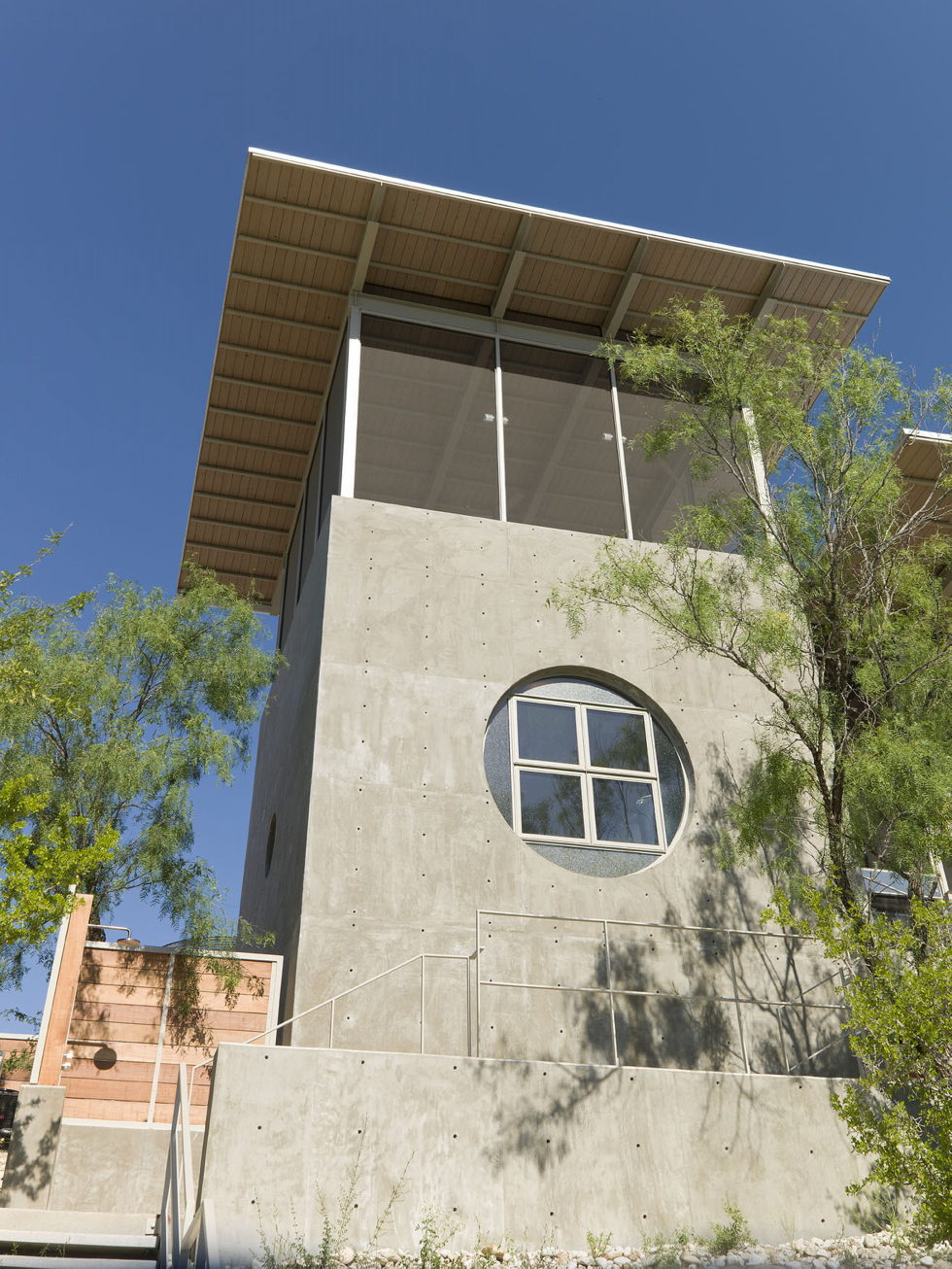 The House Made Of Aluminum Trailer In Texas From Andrew Hinman Architecture 8