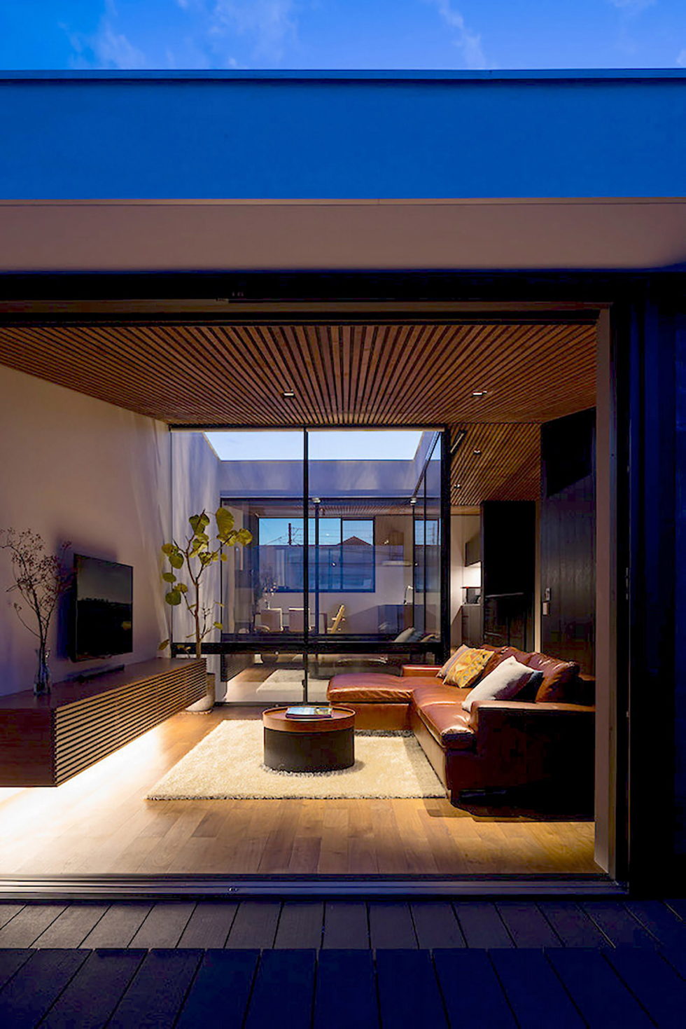 The Wave house by the APOLLO Architects & Associates studio 12