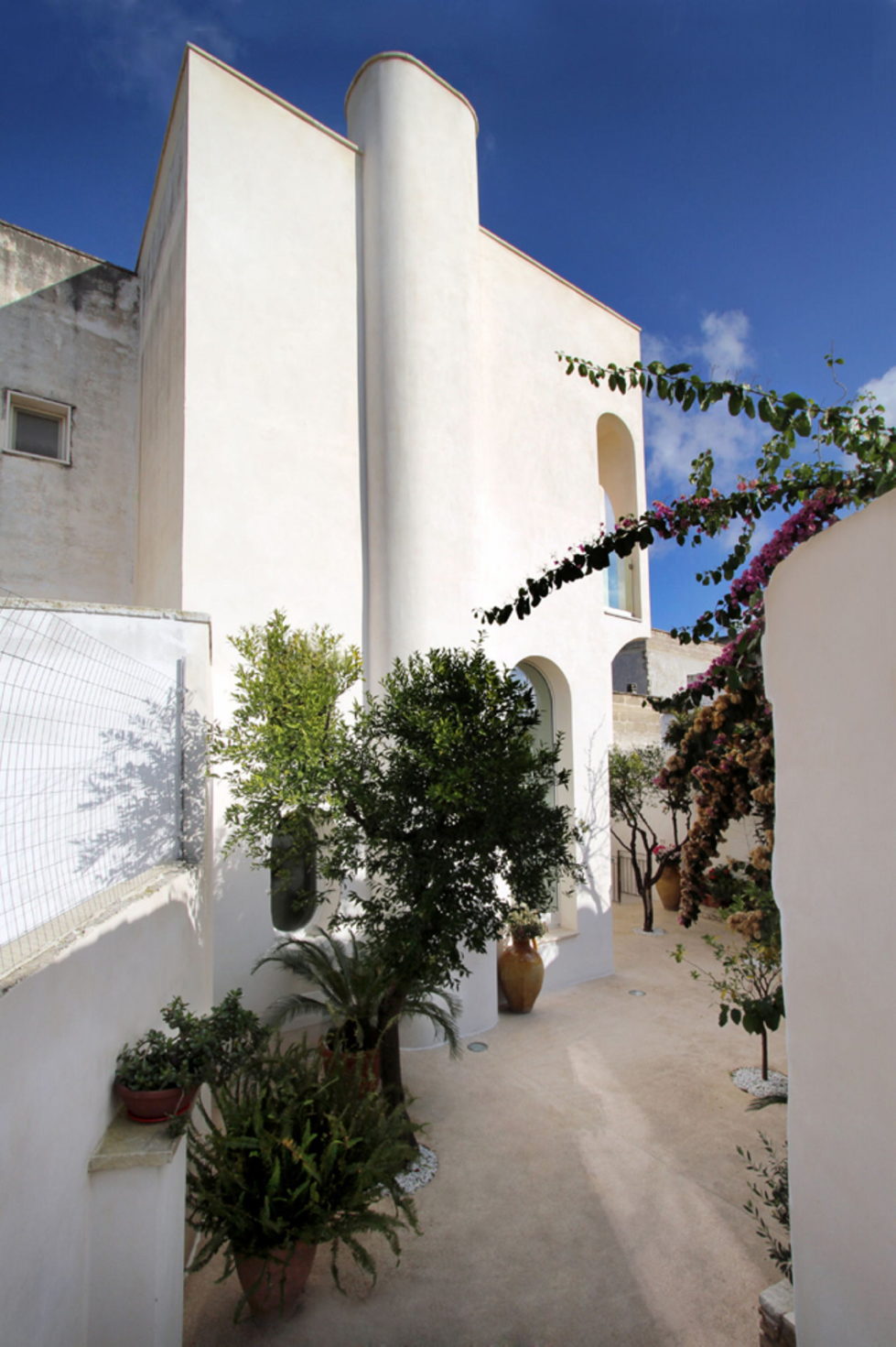 Italian House With A Fabulous Back-Yard Garden 1