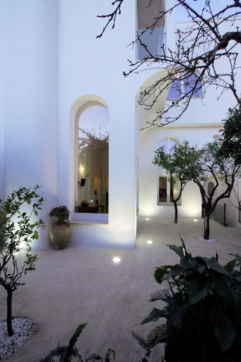 Italian House With A Fabulous Back-Yard Garden 2