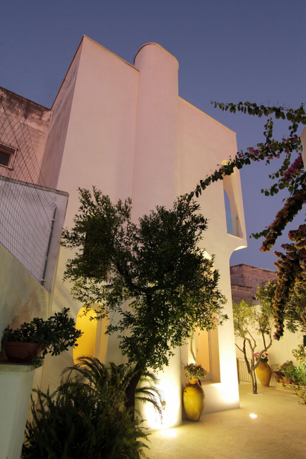 Italian House With A Fabulous Back-Yard Garden 21