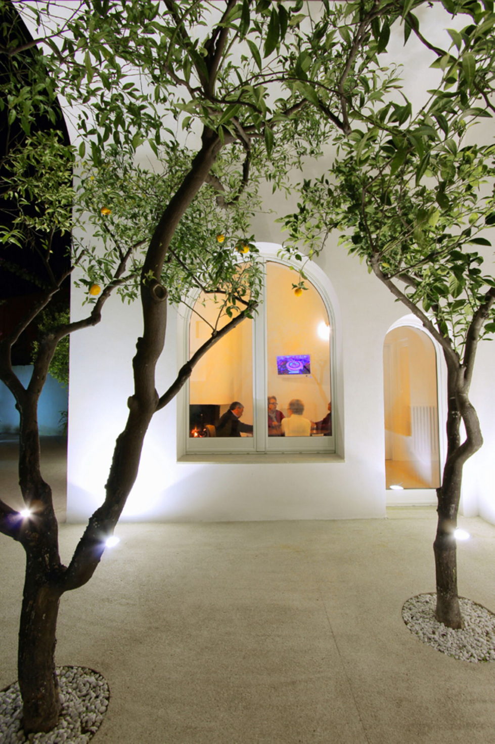 Italian House With A Fabulous Back-Yard Garden 7