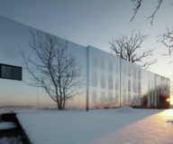 Casa Invisible The Mirror House From Delugan Meissl Associated Architects 1
