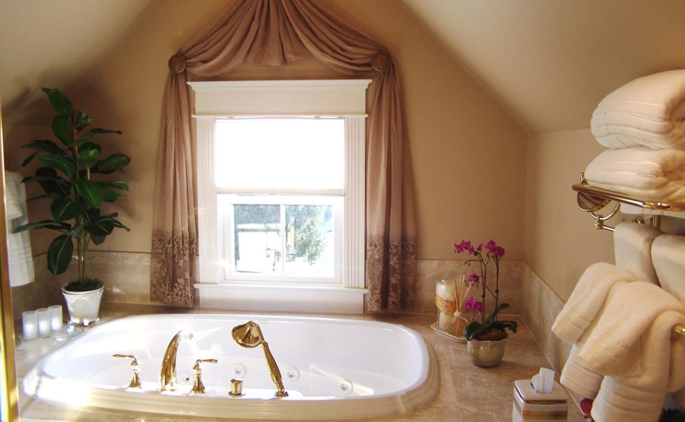 Beige color in the interior - bathroom design