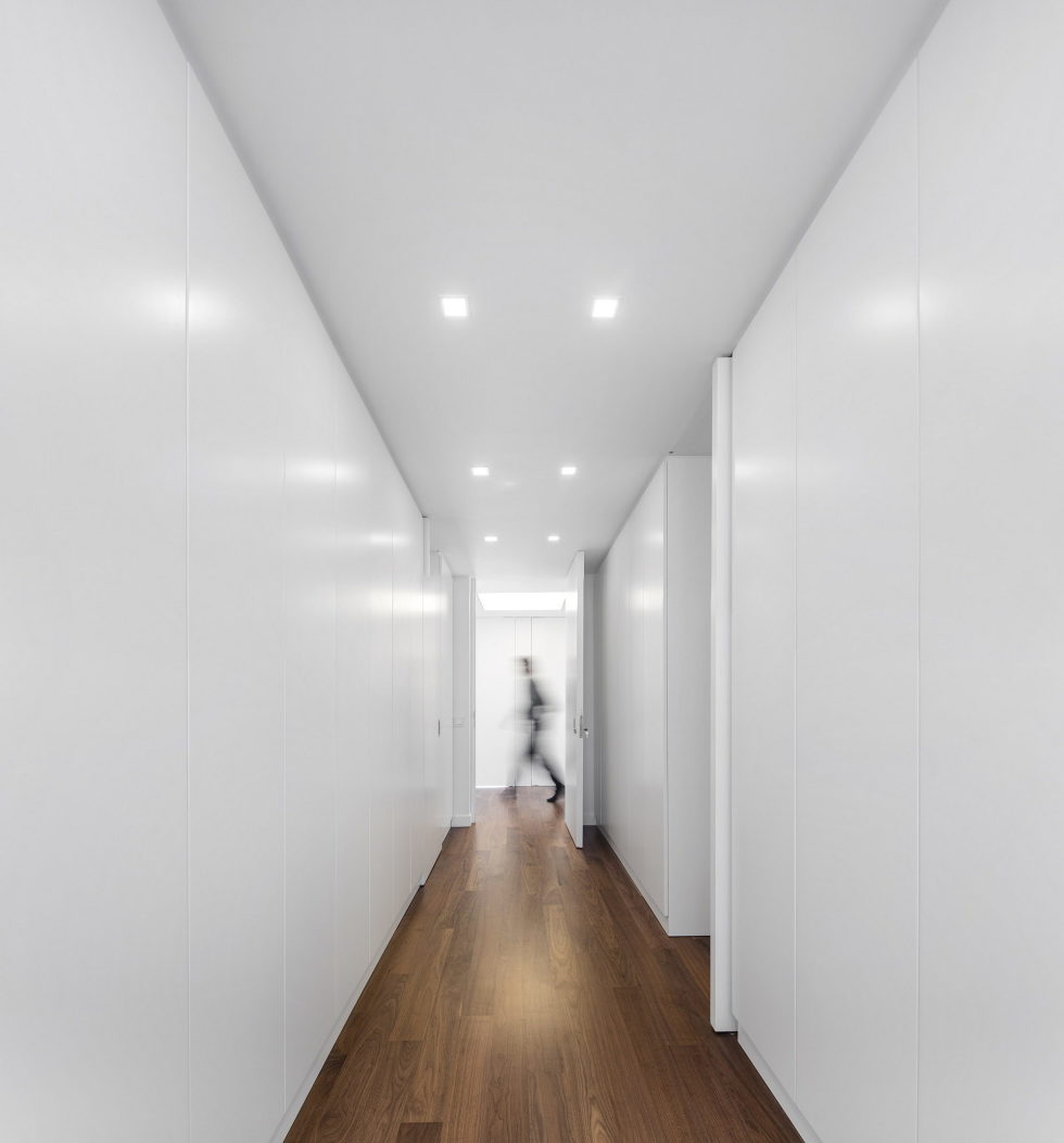 Oeiras House in Portugal from Joao Tiago Aguiar studio 18