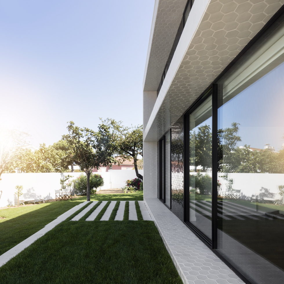 Oeiras House in Portugal from Joao Tiago Aguiar studio 21