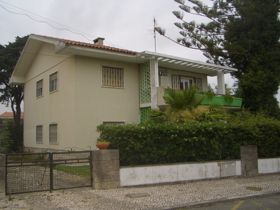 Oeiras House in Portugal from Joao Tiago Aguiar studio 23