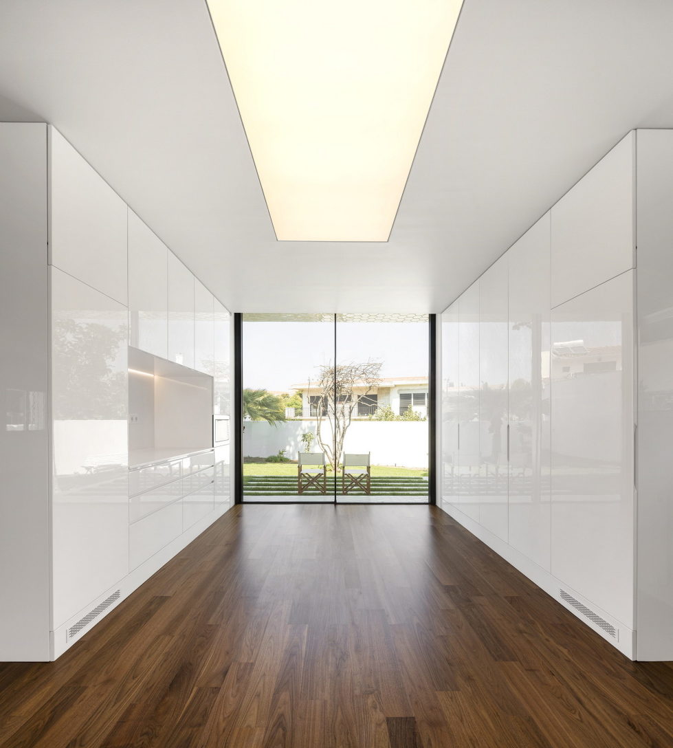 Oeiras House in Portugal from Joao Tiago Aguiar studio 24