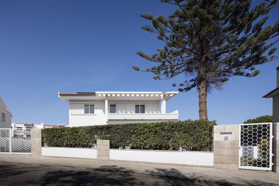 Oeiras House in Portugal from Joao Tiago Aguiar studio 8
