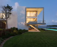 casa-bahia-the-villa-of-a-movie-director-in-miami-28