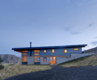 nahahum-the-cozy-house-aslope-the-hill-in-the-usa-16