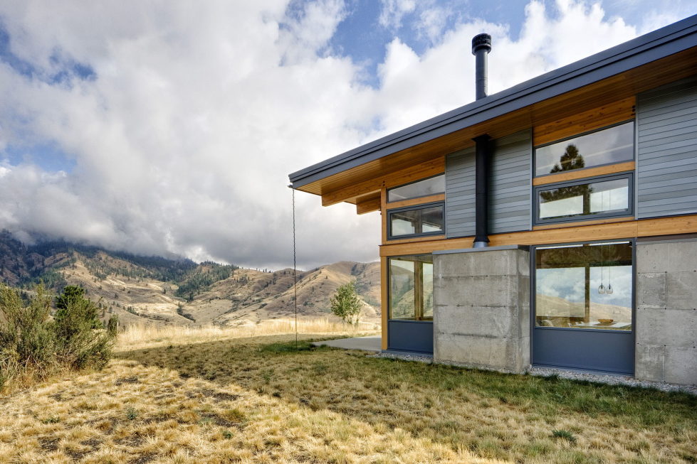 nahahum-the-cozy-house-aslope-the-hill-in-the-usa-18