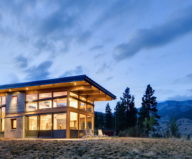 nahahum-the-cozy-house-aslope-the-hill-in-the-usa-19